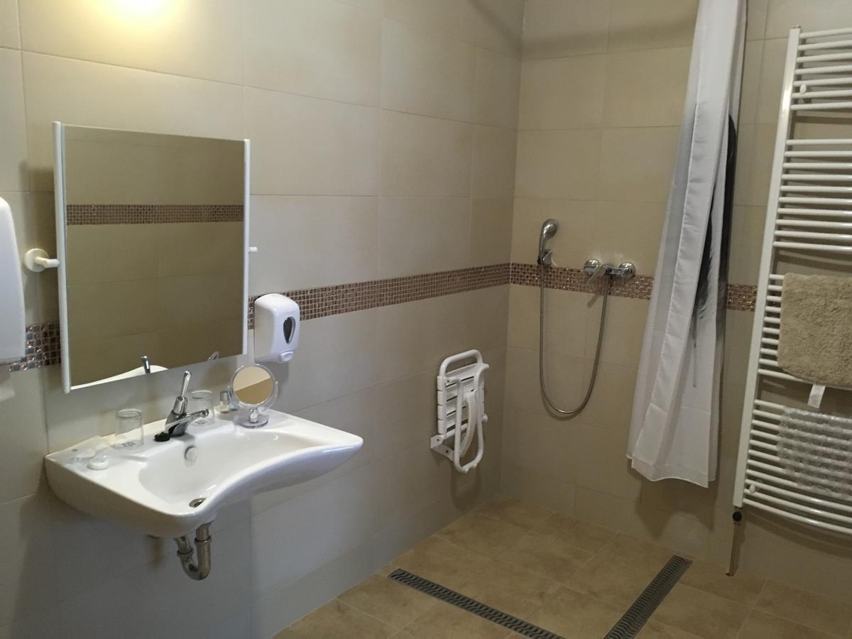 Garden Hotel Medical & Spa 데브레첸 외부 사진